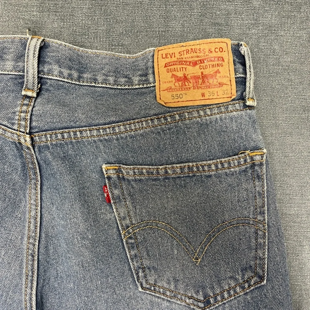 Levi's 550 Relaxed Fit Jeans Mens 36x32 Blue Denim Cotton Non Stretch Outdoor